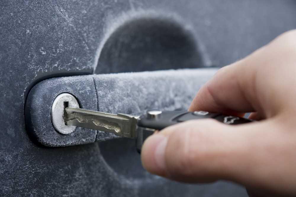 Не открывается машина с ключа: что делать и как открыть замок двери