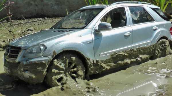 Как вытащить машину из грязи одному? 9 советов