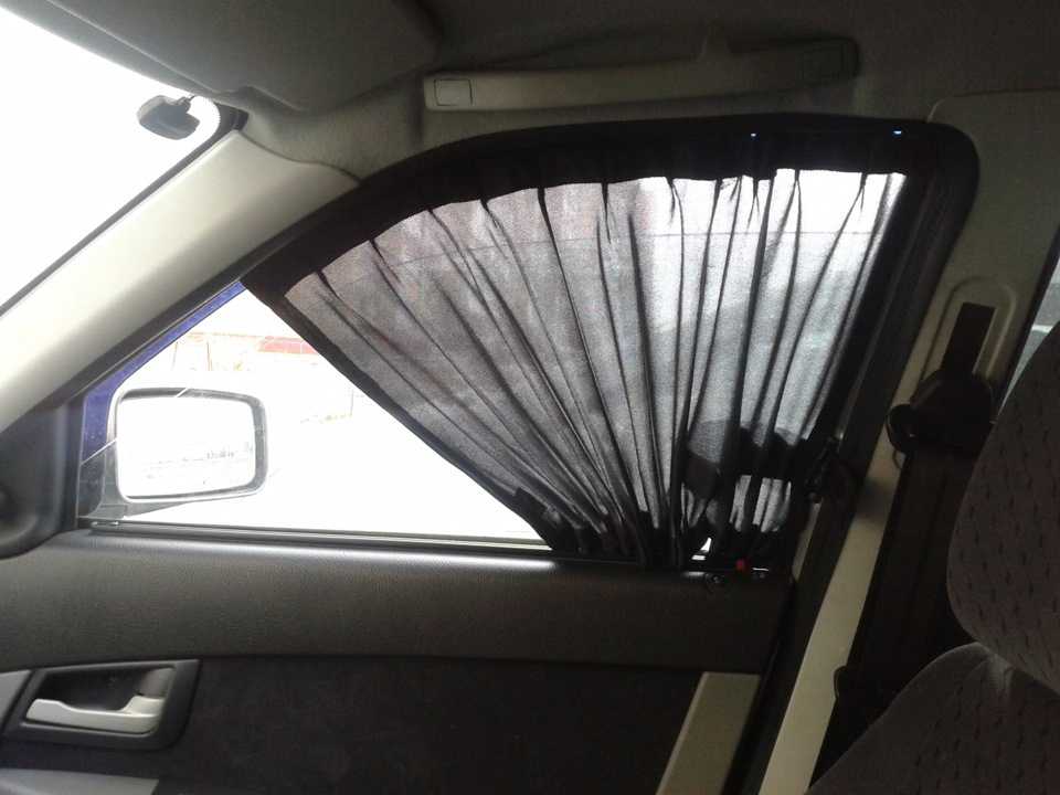 Как закрепить автомобильные шторки на авто: фото