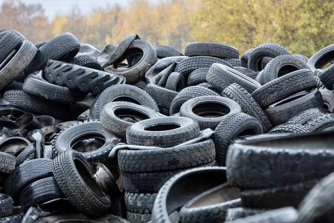 Утилизация шин в москве: как бесплатно, с вывозом или же за деньги сдать покрышки на переработку, а также, где принимают старую резину по наилучшей цене за 1 кг
