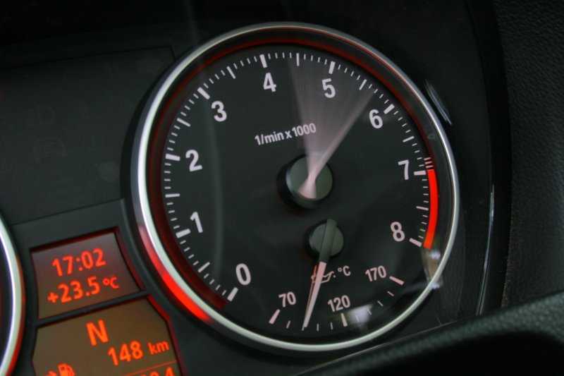 Обороты двигателя и скорость движения: как экономить топливо и не «убить» двигатель