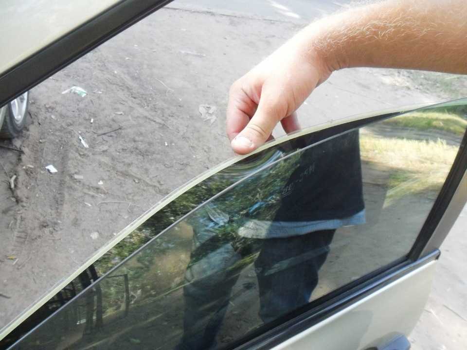 Тонирование стекол автомобиля своими руками. тонирование стекл, зло или благо. подробно разберем все о тонировочной пленки.