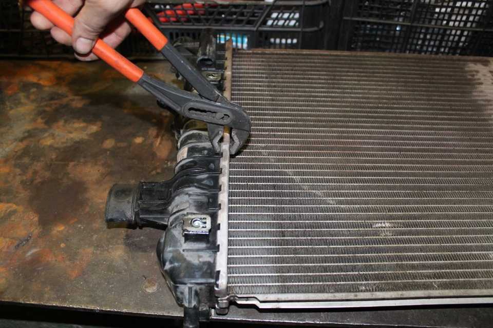 Как отремонтировать радиатор охлаждения автомобиля