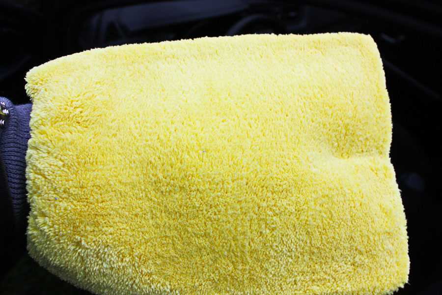 Чем лучше и эффективнее мыть машину губкой или щеткой