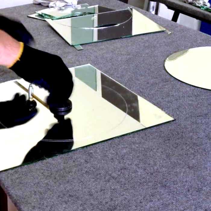 Как вырезать фигурное зеркало по лекалу
