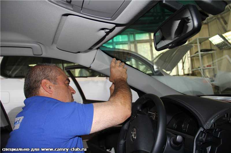 Внутреннюю пассивную или наружную активную антенну для автомагнитолы установить в автомобиль