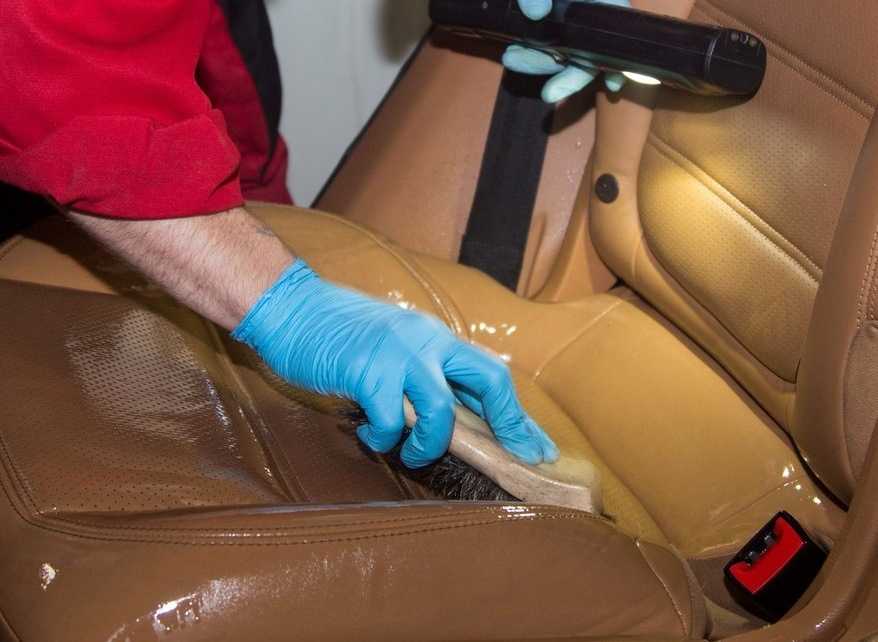 Как очистить салон автомобиля от загрязнений своими руками?