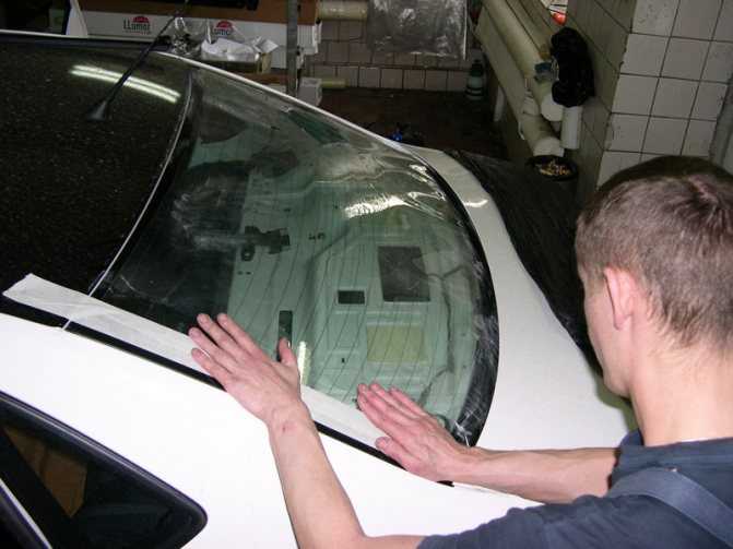 Тонировка стекол автомобиля своими руками получится не хуже