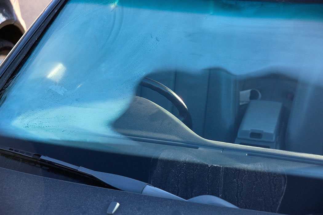 Запотевание стекол в автомобиле - основные причины, способы борьбы, что делать в дождь или мороз, народные средства, методы очистки