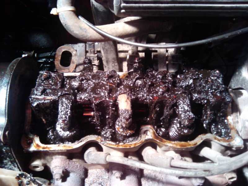 Причины течи масла в двигателе автомобиля
