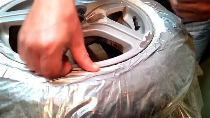 Как покрасить диски на авто своими руками баллончиком не снимая колеса