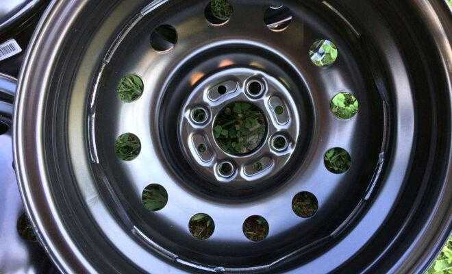 Какие колесные диски лучше - литые или штампованные?