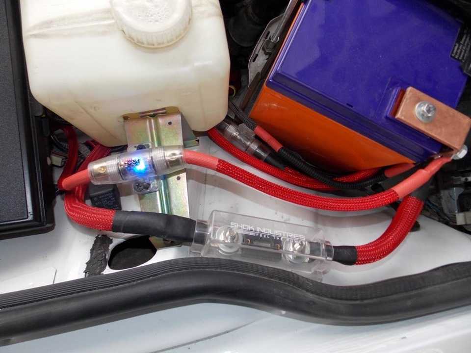 Как правильно поставить аккумулятор в машину и подключить его