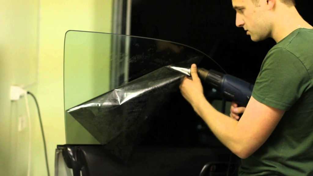 Как легко снять тонировочную пленку со стекла автомобиля