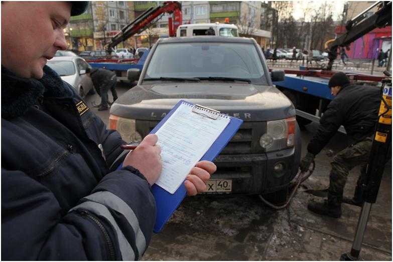Эвакуировали машину в москве — куда звонить и что делать?