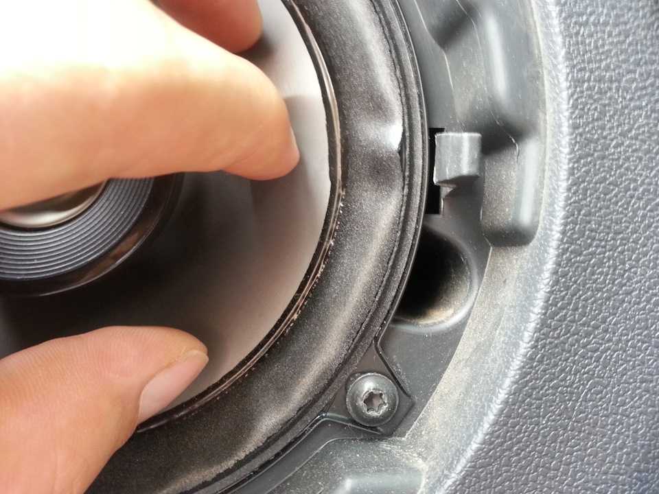 Искажение звука акустической системы в автомобиле