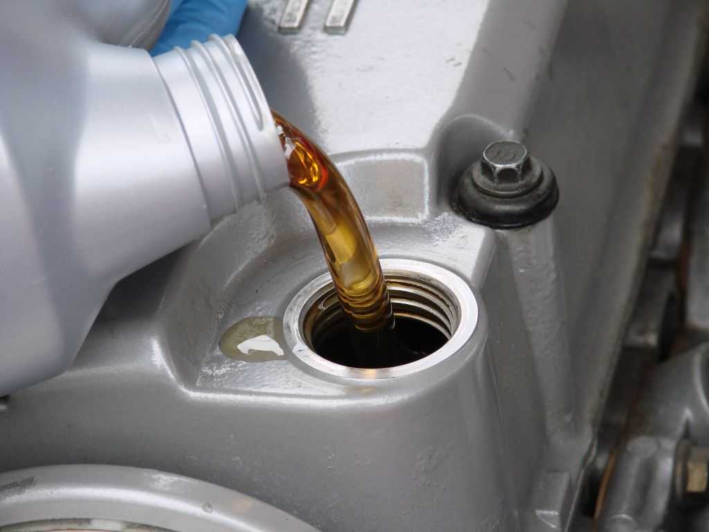 Что делать, если перелил масла в двигатель?