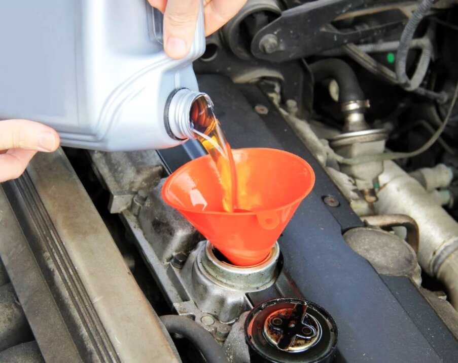 Как правильно менять масло в двигателе