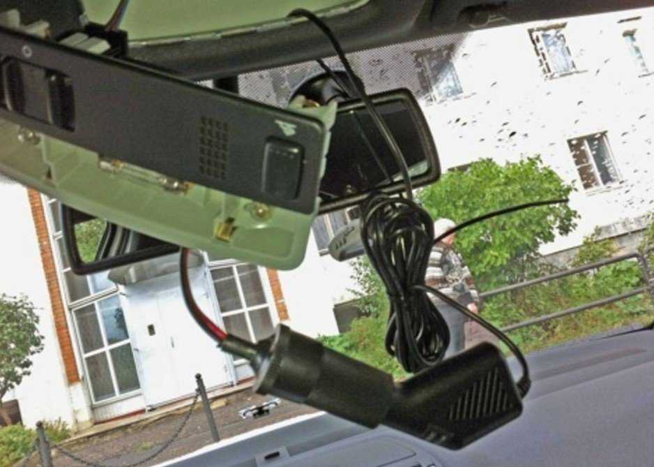 Как установить видеорегистратор в автомобиль?
