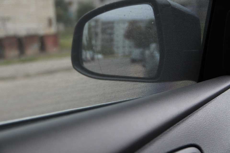 Установка шторок на передние боковые стекла автомобиля: пошагово, как правильно