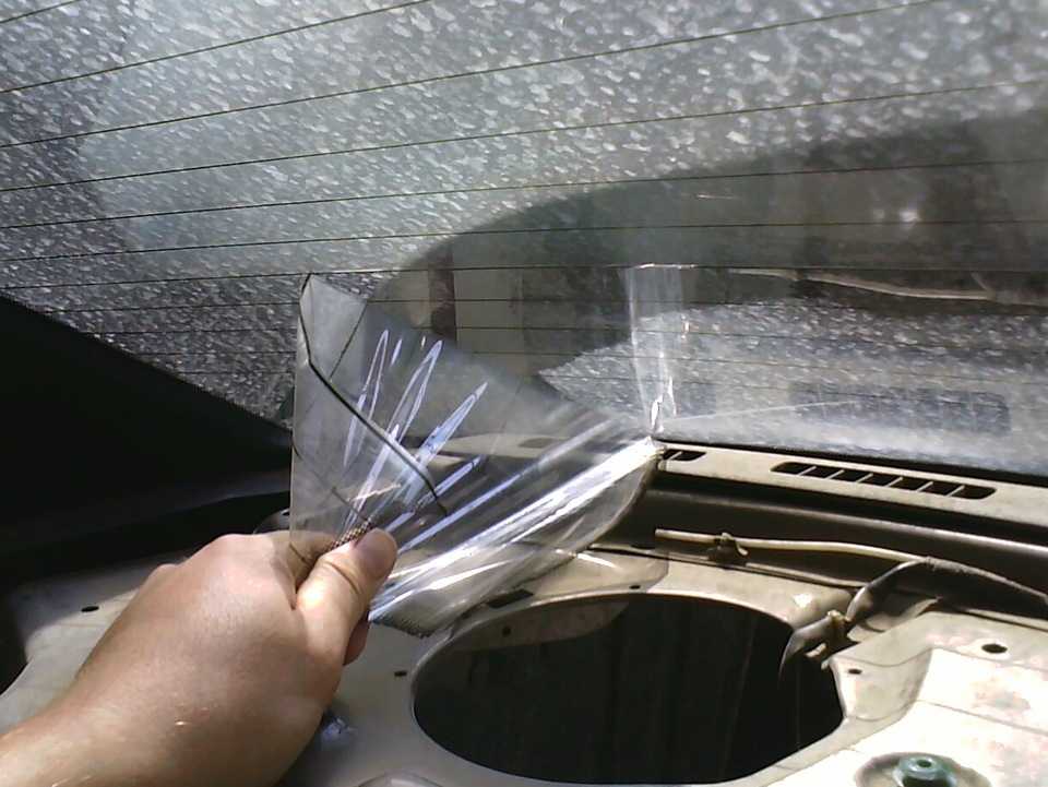 Как снять тонировку со стекла самостоятельно в 2019 году - видео, с заднего стекла, чтобы не остался клей, без фена, зимой