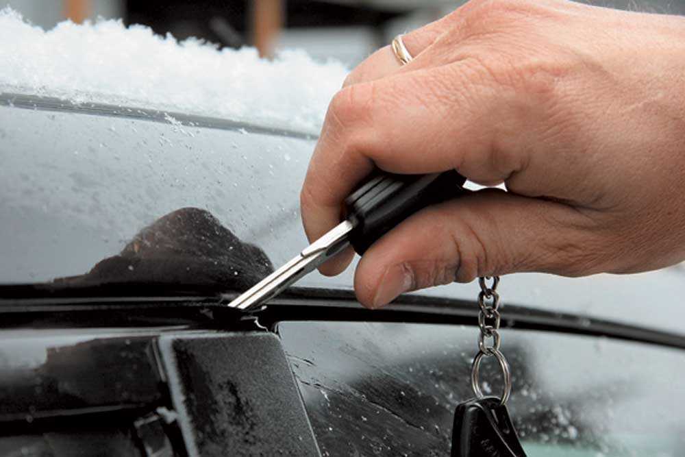 Как открыть замерзшую дверь автомобиля? что делать, если замерзает замок двери? — auto-self.ru