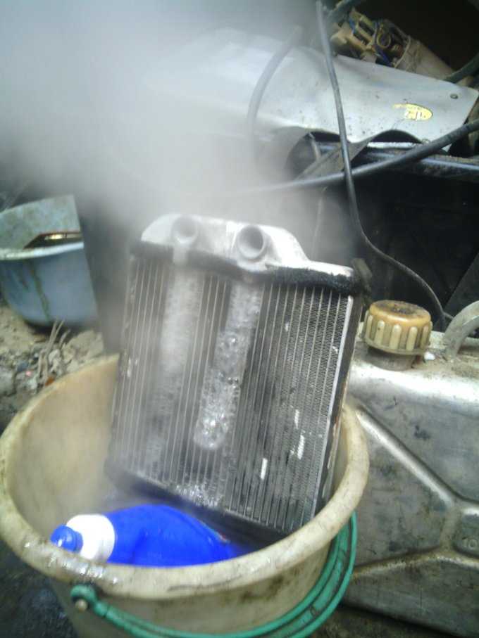 Какое средство лучше использовать для промывки радиатора печки автомобиля?