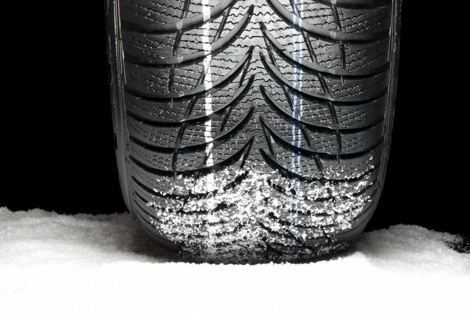 Какое оптимальное давление в шинах автомобиля зимой
