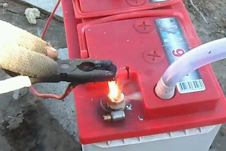 Как припаять провод к батарейке или аккумулятору: зачистка клемм, лужение и паяльные работы