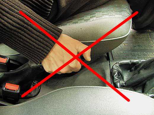 Почему может заклинить ручник на автомобиле и как это исправить