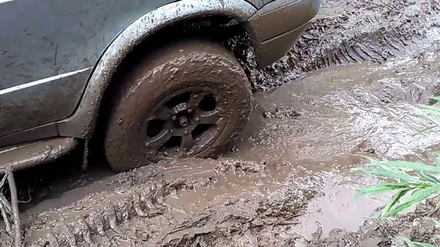 Как легко выбраться из грязи на машине
