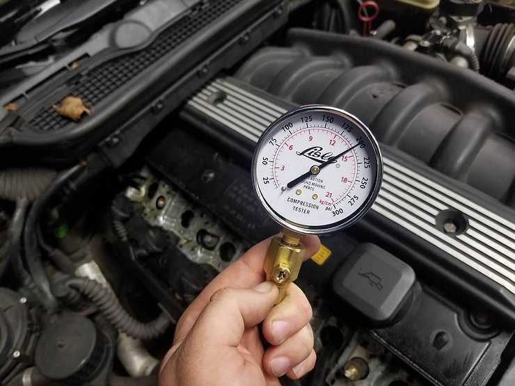 Чем и как проверить компрессию двигателя автомобиля своими руками, отличия для бензинового и дизельного, какова норма и прочее