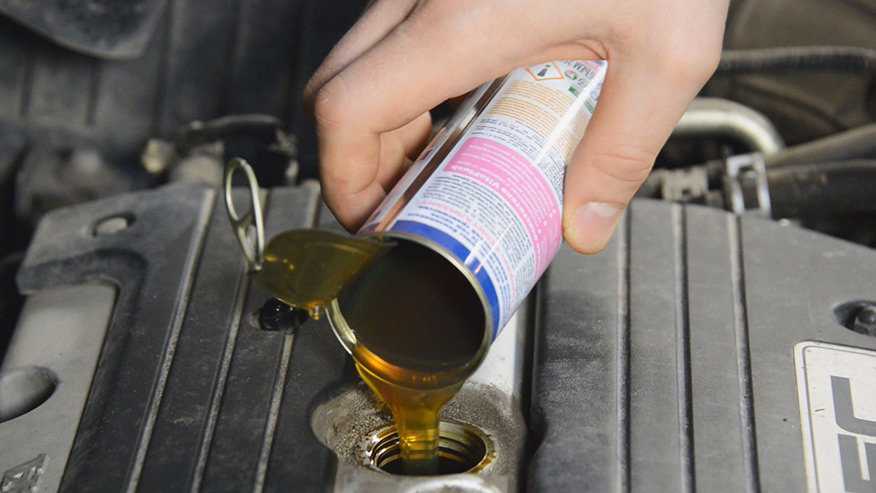 Используем промывочное масло при замене моторного - инструкция