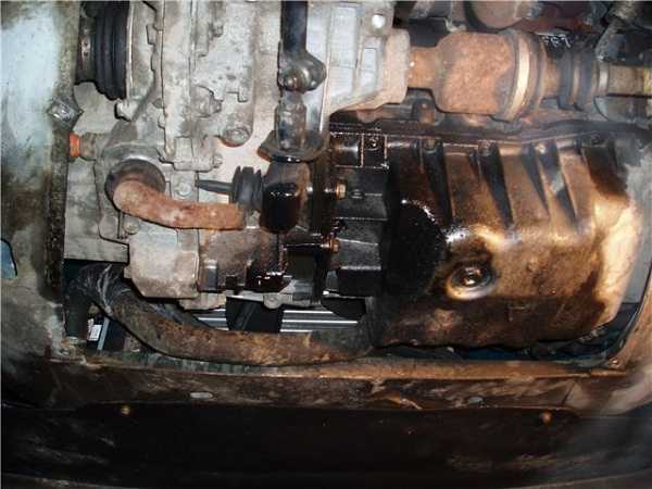 Капает масло из под машины причины. течет масло из двигателя. протечка под маслофильтром