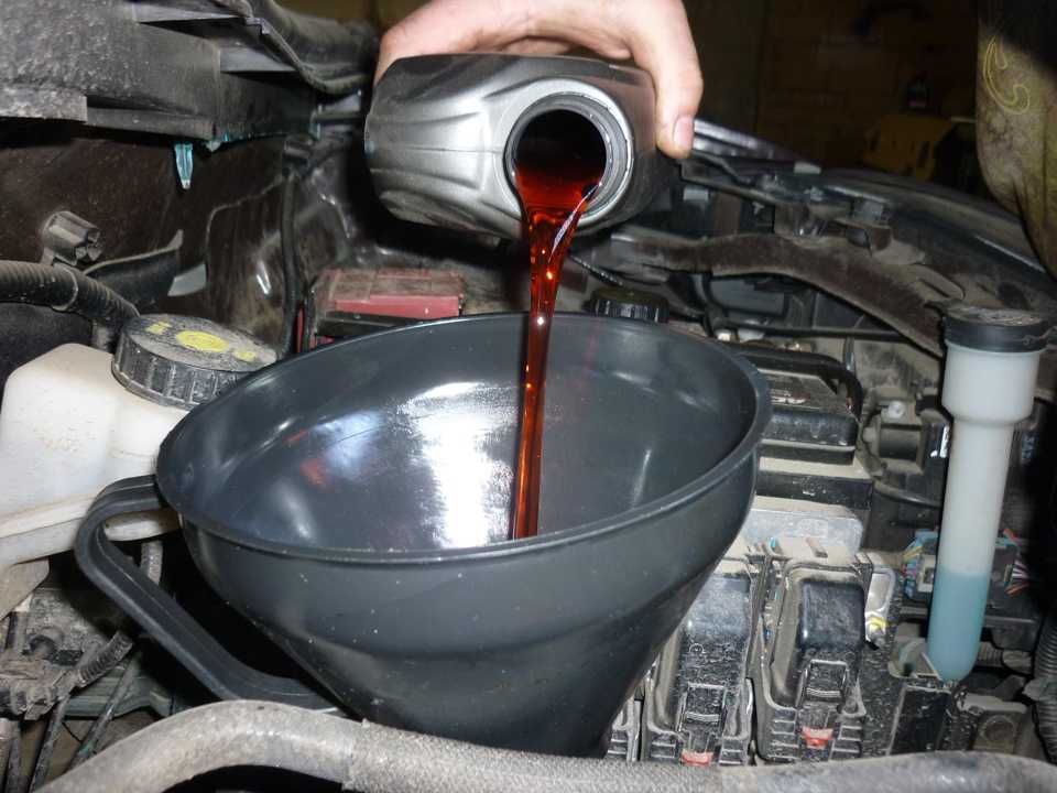 Как поменять масло в двигателе самому
