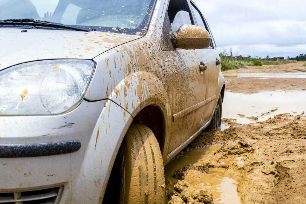 Автоблог начинающего водителя: если застряла машина в грязи, снегу или песке