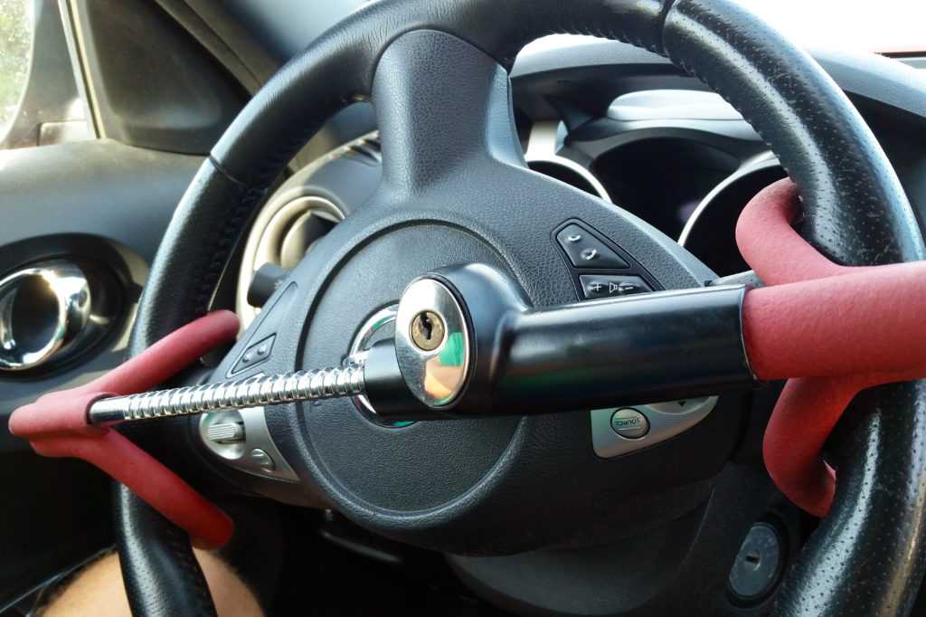 Механическая защита от угона автомобиля: рейтинг противоугонных систем