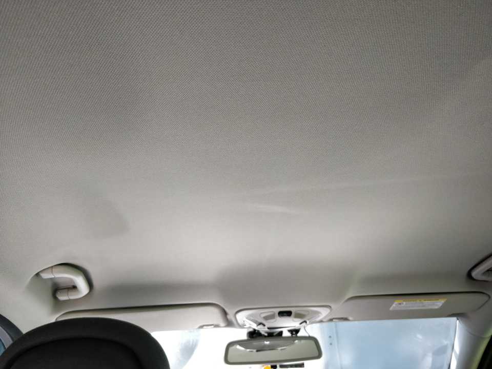 Чистка потолка автомобиля