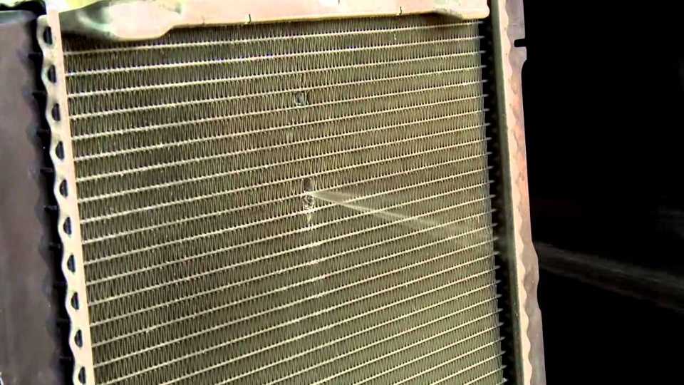 Как устранить течь радиатора охлаждения?