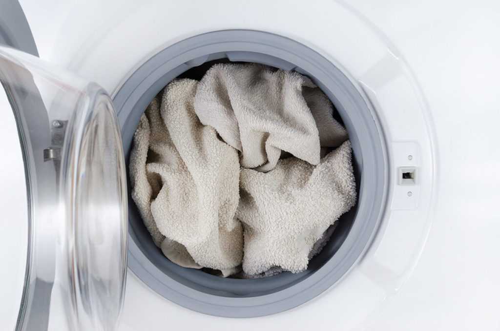 Как стирать искусственный мех в домашних условиях и можно ли делать это в стиральной машине?
