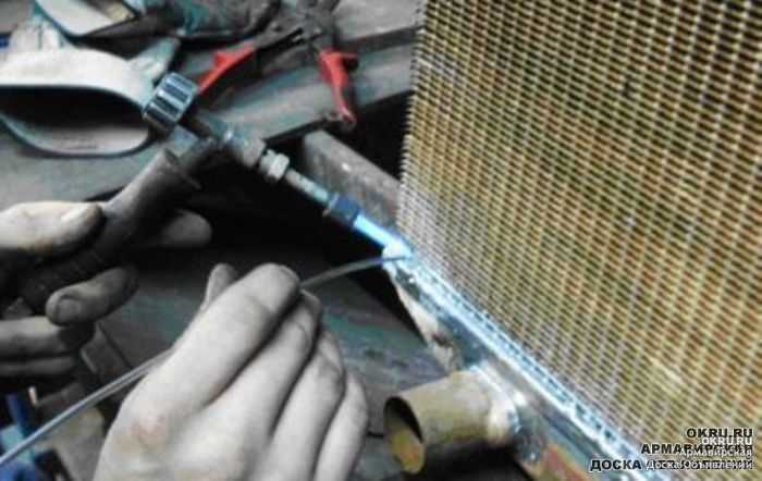 Течь алюминиевого радиатора автомобиля, что делать если потек антифриз, как проверить и устранить протекание своими руками