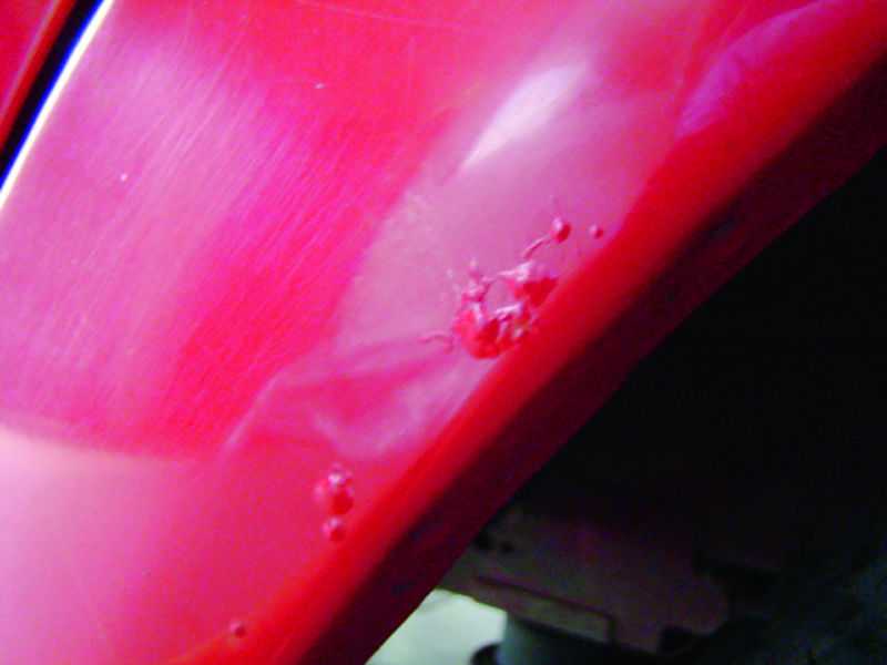 Вспучивание краски на автомобиле: почему поднимает краску и как устранить дефект