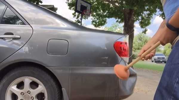 Как выправить вмятину на двери автомобиля своими руками