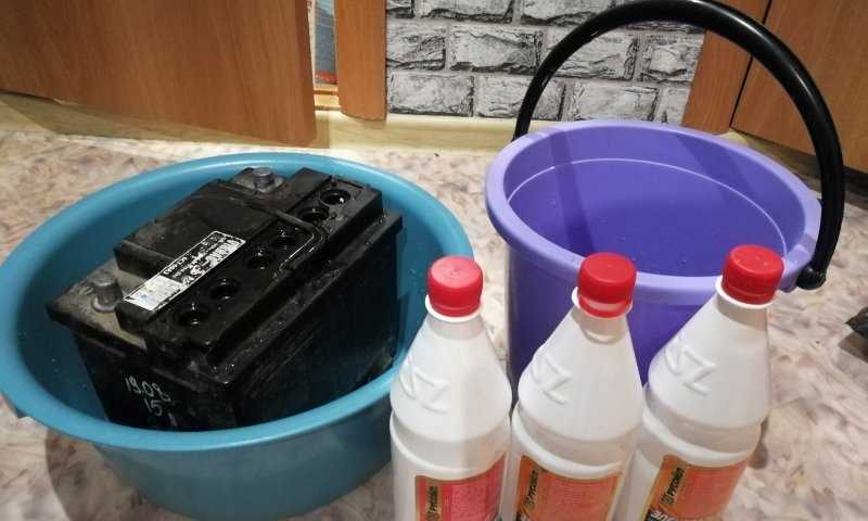 Заряжать аккумулятор после доливки дистиллированной воды: нужно ли и как правильно, когда - до или после залива дистиллята?