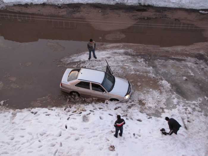 Как вытащить машину из грязи одному? 9 советов renoshka.ru