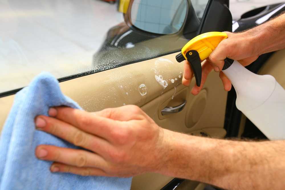 Как сделать химчистку салона автомобиля своими руками: средства и видео