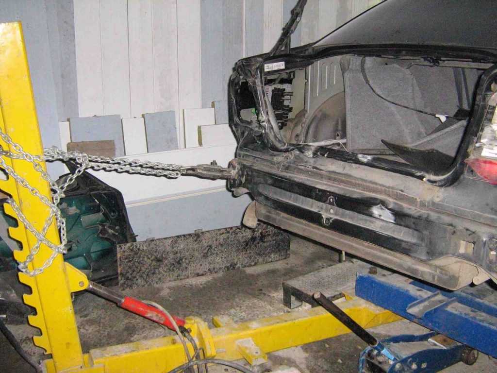 Кузовной стапель для ремонта кузова автомобилей напольный, подкатной и изготовленный своими руками