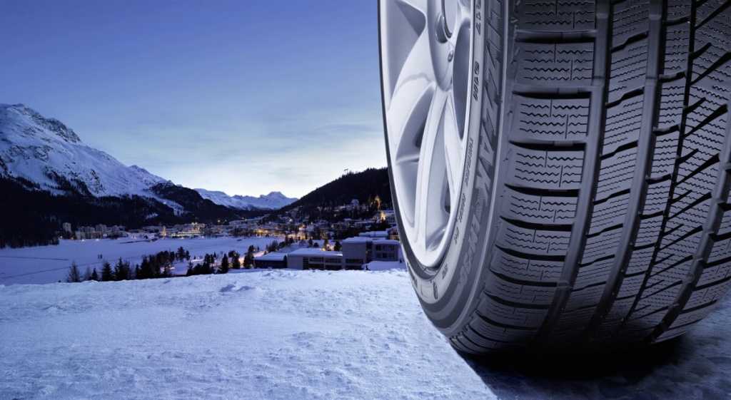 Какие шины лучше держут дорогу зимой: шипованные или липучки