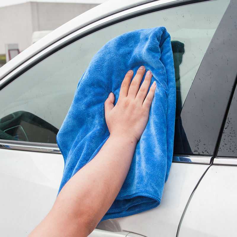 Чем лучше мыть машину без разводов и царапин - щетка, тряпка или губка