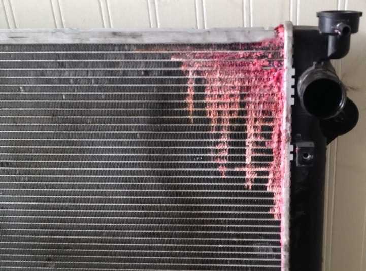 Течет радиатор: что делать и как устранить протечку